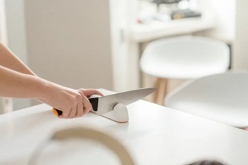 Точило для ножів Fiskars Form, біле 1014214 - Зображення 2